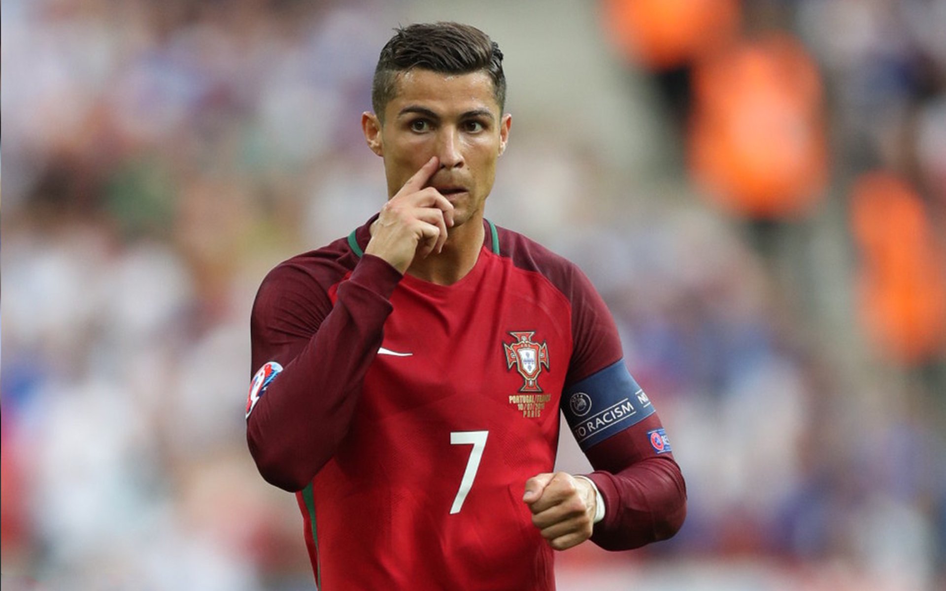 C罗的传奇旅程:在沙特联赛的百球里程碑背后,c罗沙滩踢球